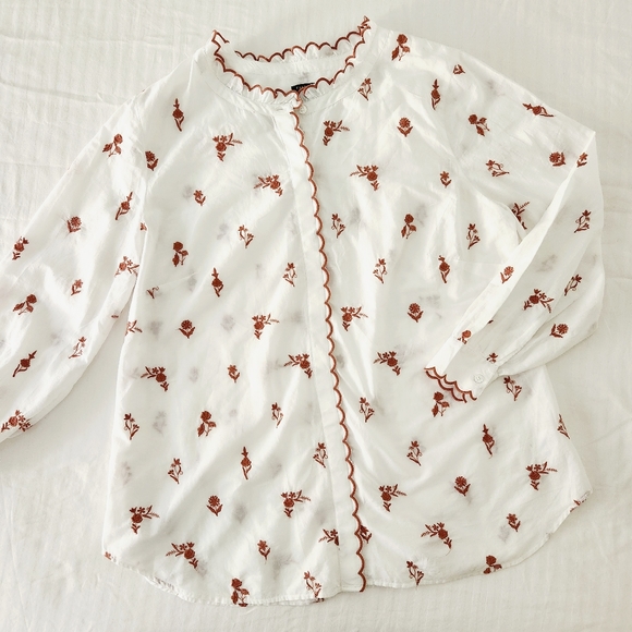 *SOLD* Talbots Floral Embroidered Scallop Button Down Shirt - Size 2X - Picture 2 of 6